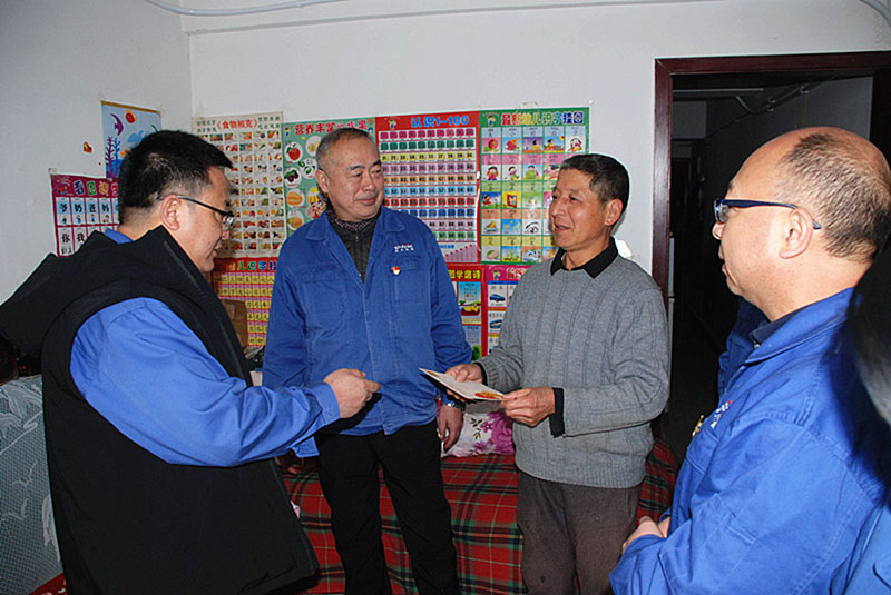 星火機床集團公司開展節前慰問