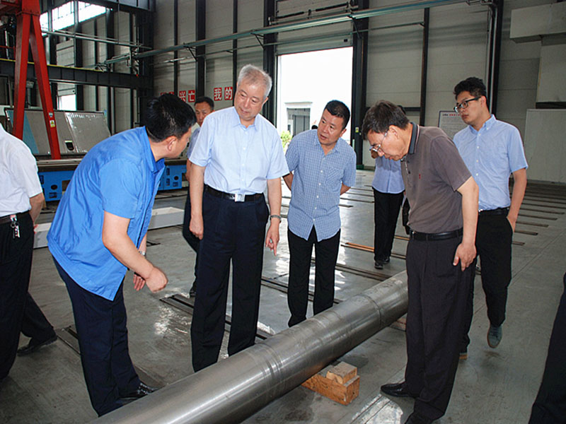 中制智庫考察組來星火機床公司參觀考察