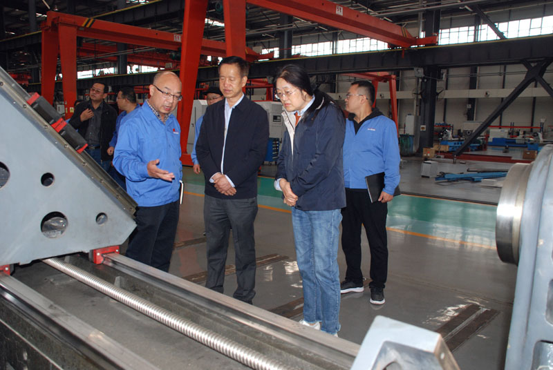 天水市政協(xié)、科技局領(lǐng)導(dǎo)來(lái)星火機(jī)床公司調(diào)研