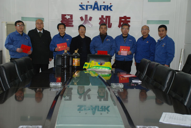 天水市政府國資委、市企工委慰問星火機床公司優秀黨員、困難黨員、老黨員