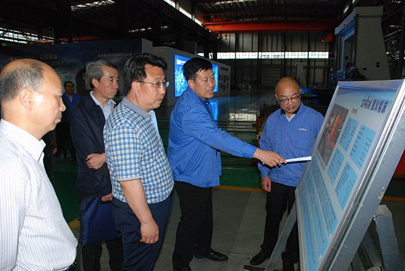 蘭州市工信局領導考察星火機床公司