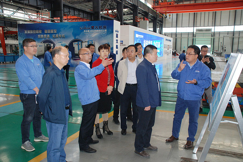 甘肅省財政廳副廳長郝文杰來星火機床公司調研