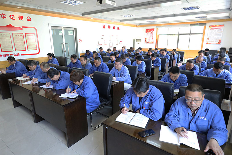 星火機床公司開展“拼搏四季度完成全年生產(chǎn)目標(biāo)”擂臺賽