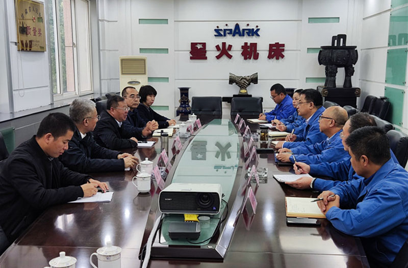 天水市中級人民法院領(lǐng)導(dǎo)來星火機床公司開展優(yōu)化營商環(huán)境調(diào)研