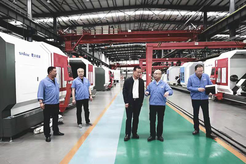 天水市外管局領(lǐng)導(dǎo)來(lái)星火機(jī)床公司調(diào)研