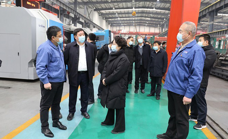 天水市委書記張永霞陪同金川集團(tuán)公司領(lǐng)導(dǎo)一行考察星火機(jī)床公司