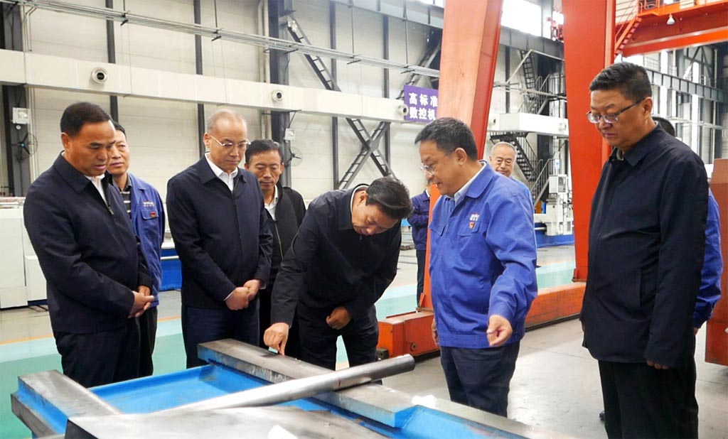 副省長陳得信到星火機(jī)床公司調(diào)研