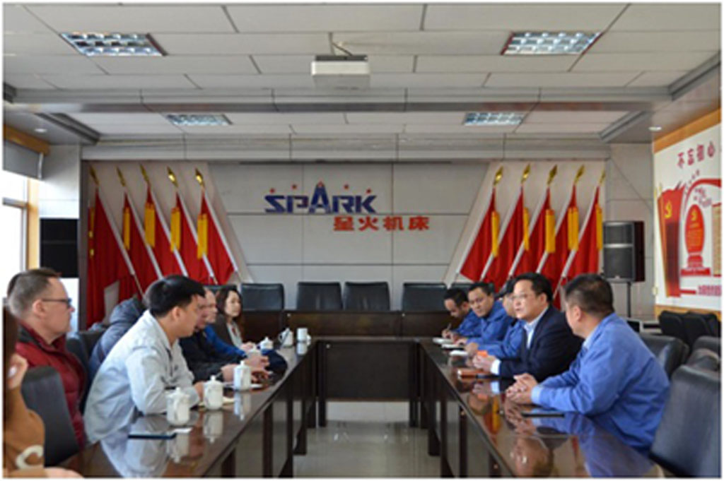 俄羅斯客商來星火機床公司考察