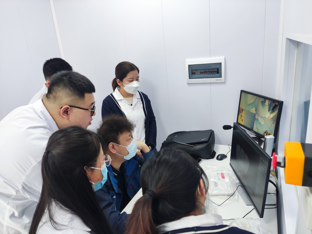 星火醫院新購置的高端掃描CT機投入使用