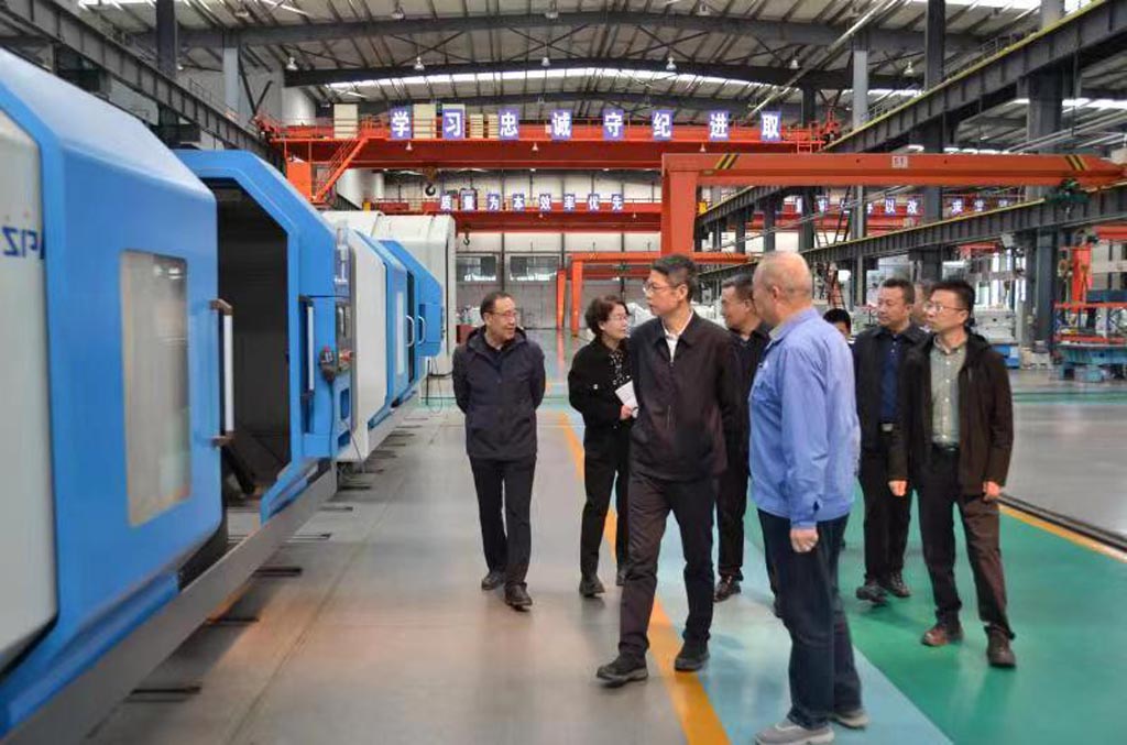 中國人民銀行甘肅分行黨委書記、行長黃富來星火機床公司調研