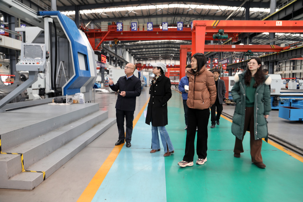 省委黨校教授馬桂芬一行來(lái)星火數(shù)控公司調(diào)研