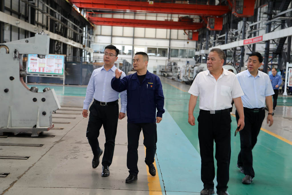 中國中小企業(yè)協(xié)會張少蘋一行到星火數(shù)控考察指導