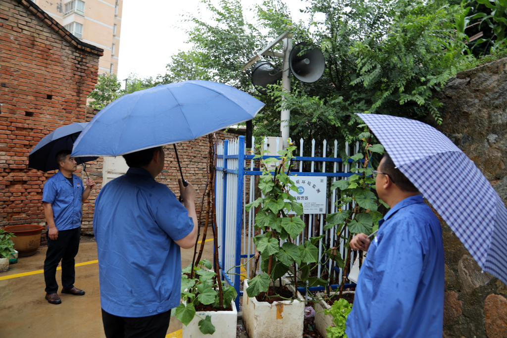 星火數控公司領導冒雨排查隱患，筑牢安全防線